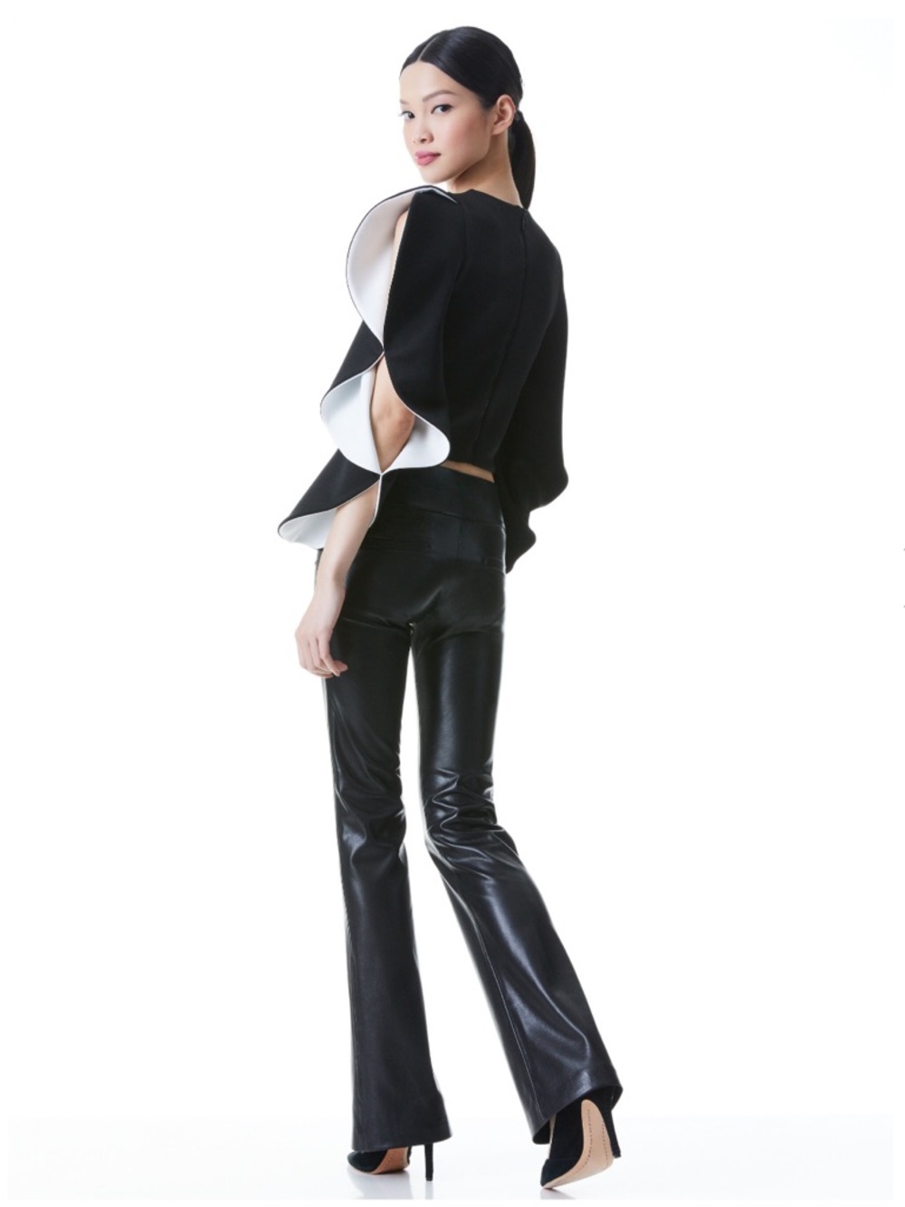 Alice + Olivia Ollie Ruffle Sleeve Crop Top Black with White Statement - Picture 8 of 12